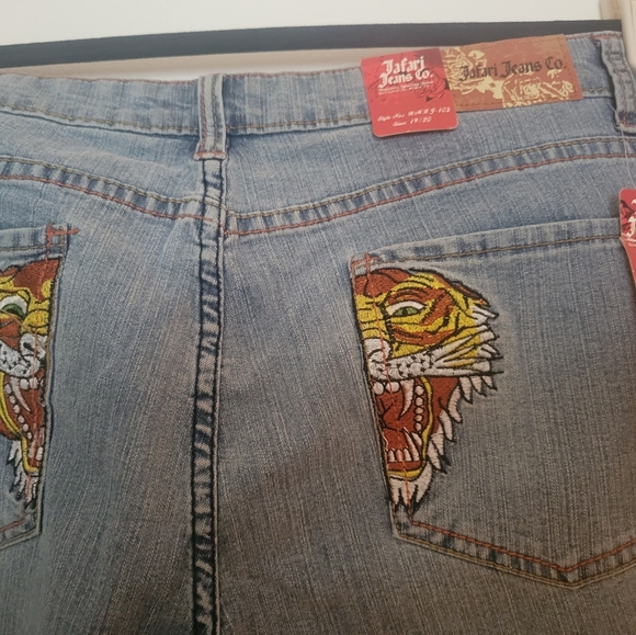 Jafari jeans with tiger embellished pockets! - Picture 2 of 7